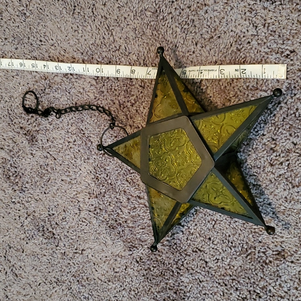 Tealight candle holder